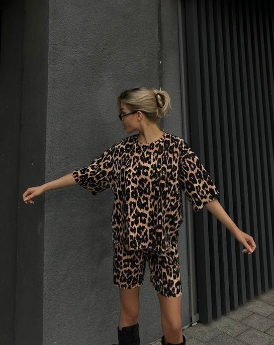 Due pezzi t-shirt e short animalier