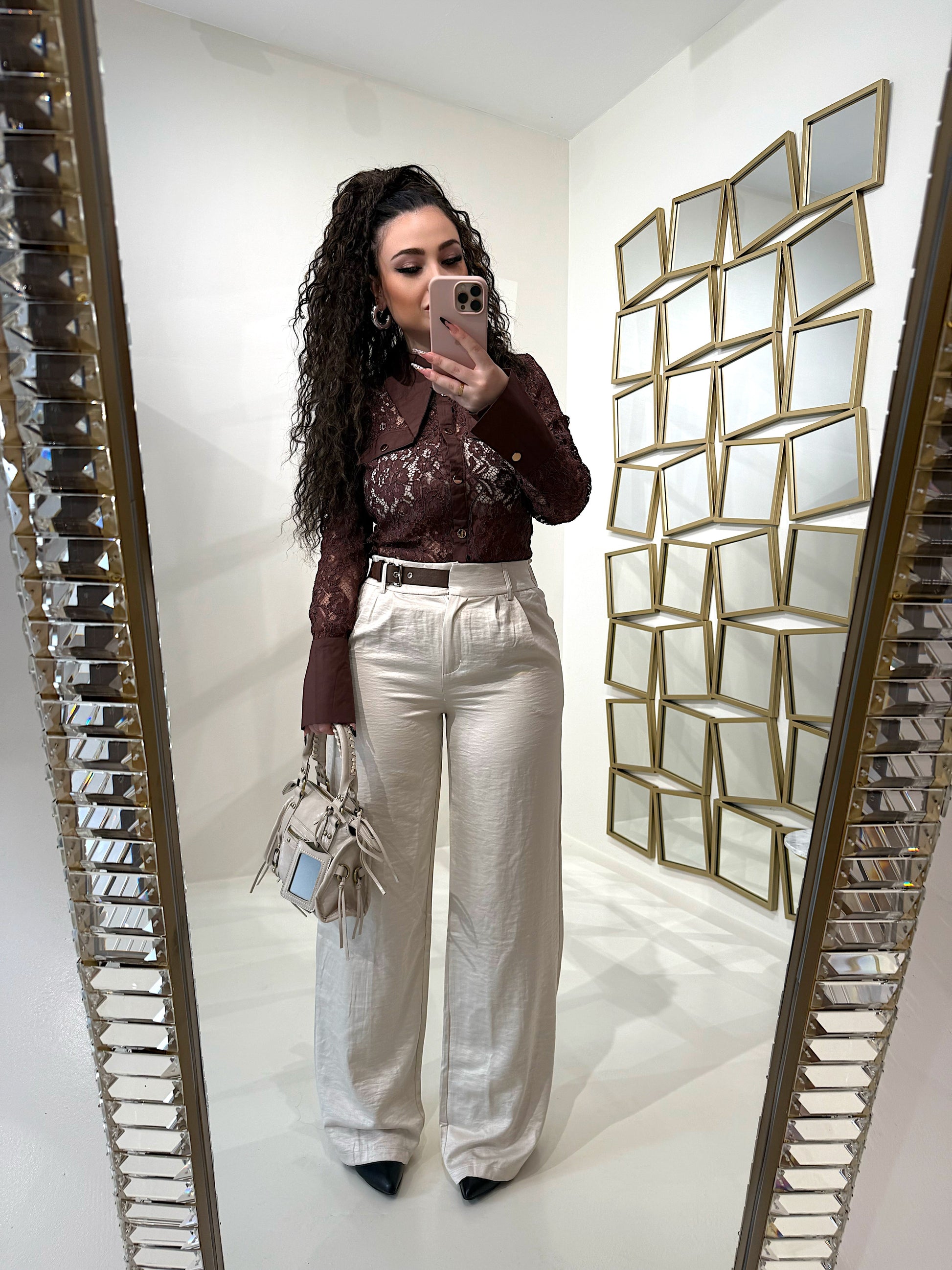 Pantalone con fibbia laterale