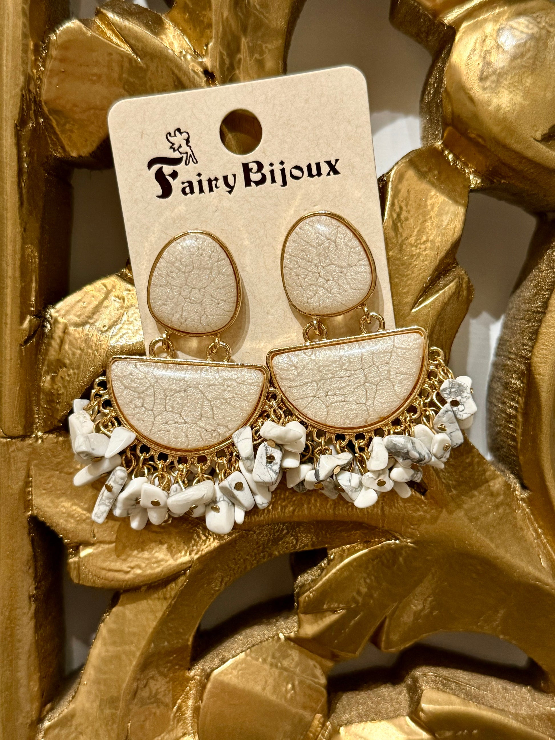 Orecchini pietra bianca e oro