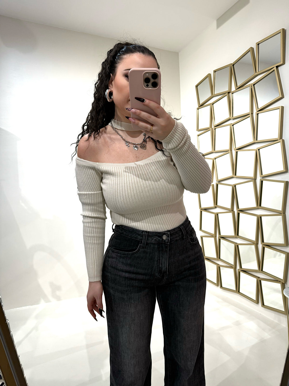 Maglia a costine con choker