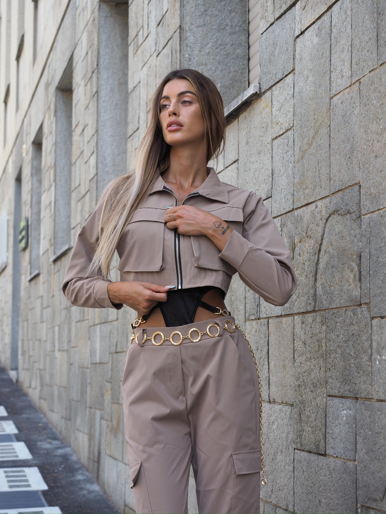 Completo giacca e pantalone cargo Camel