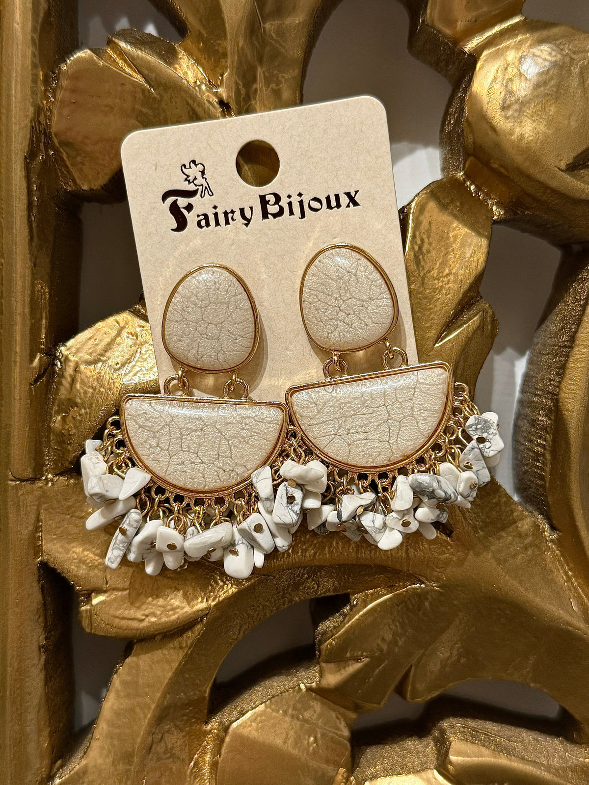 Orecchini pietra bianca e oro