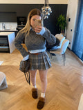 Maglione grigio più camicia celeste