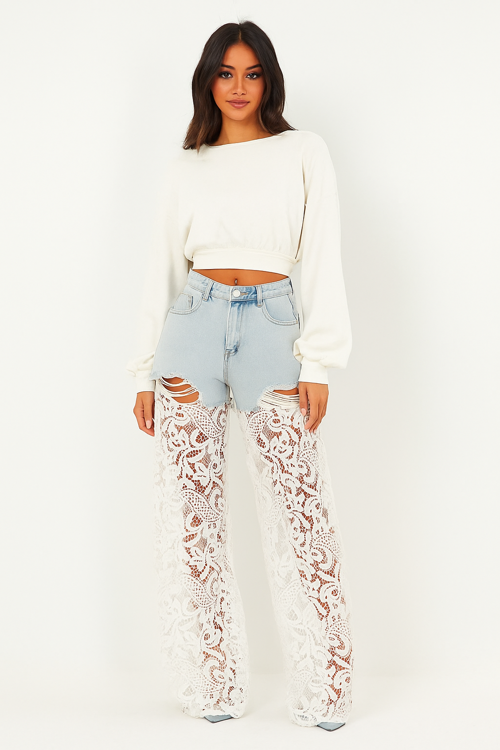 Pantalone in denim con brillantini e pizzo