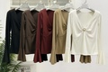 Blusa Elegante con gioiello e Maniche Svasate