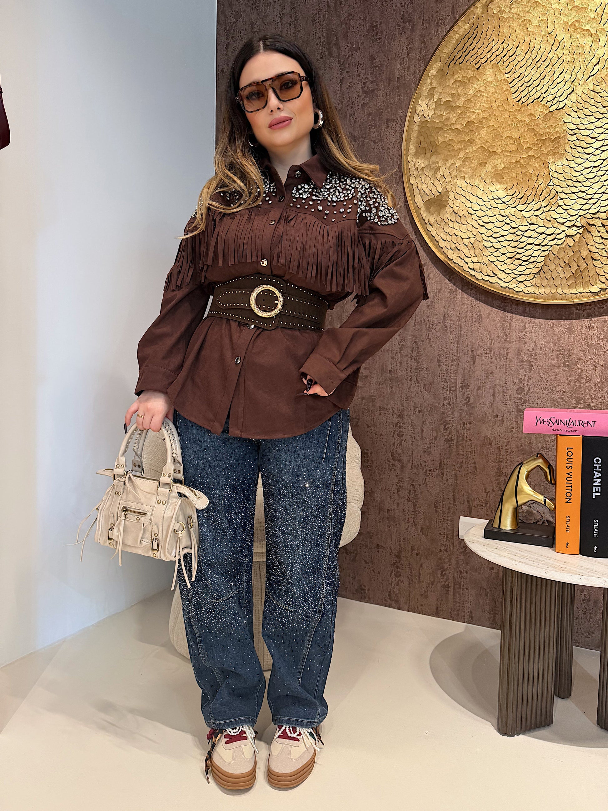 Giacca in camoscio con frange e strass marrone