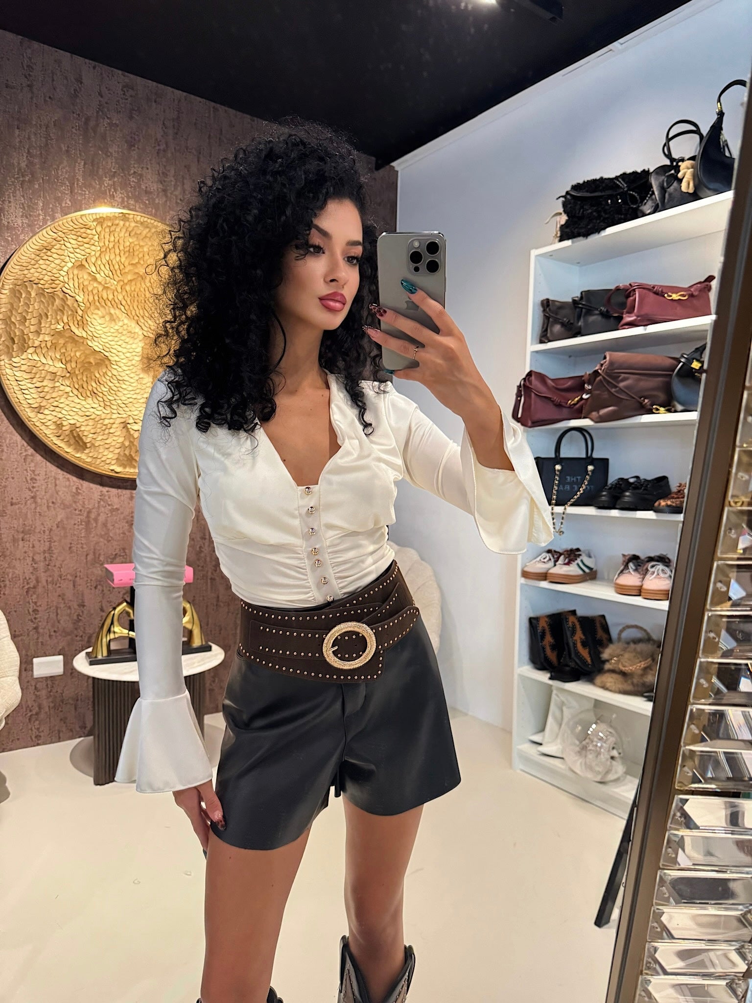Body con bottoni oro e manica voilant