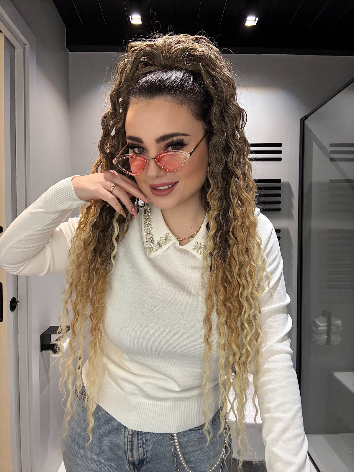 Maglioncino bianco con strass e perle