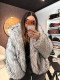 Pelliccia Ecologica con Dettaglio Nero – Oversize Glam