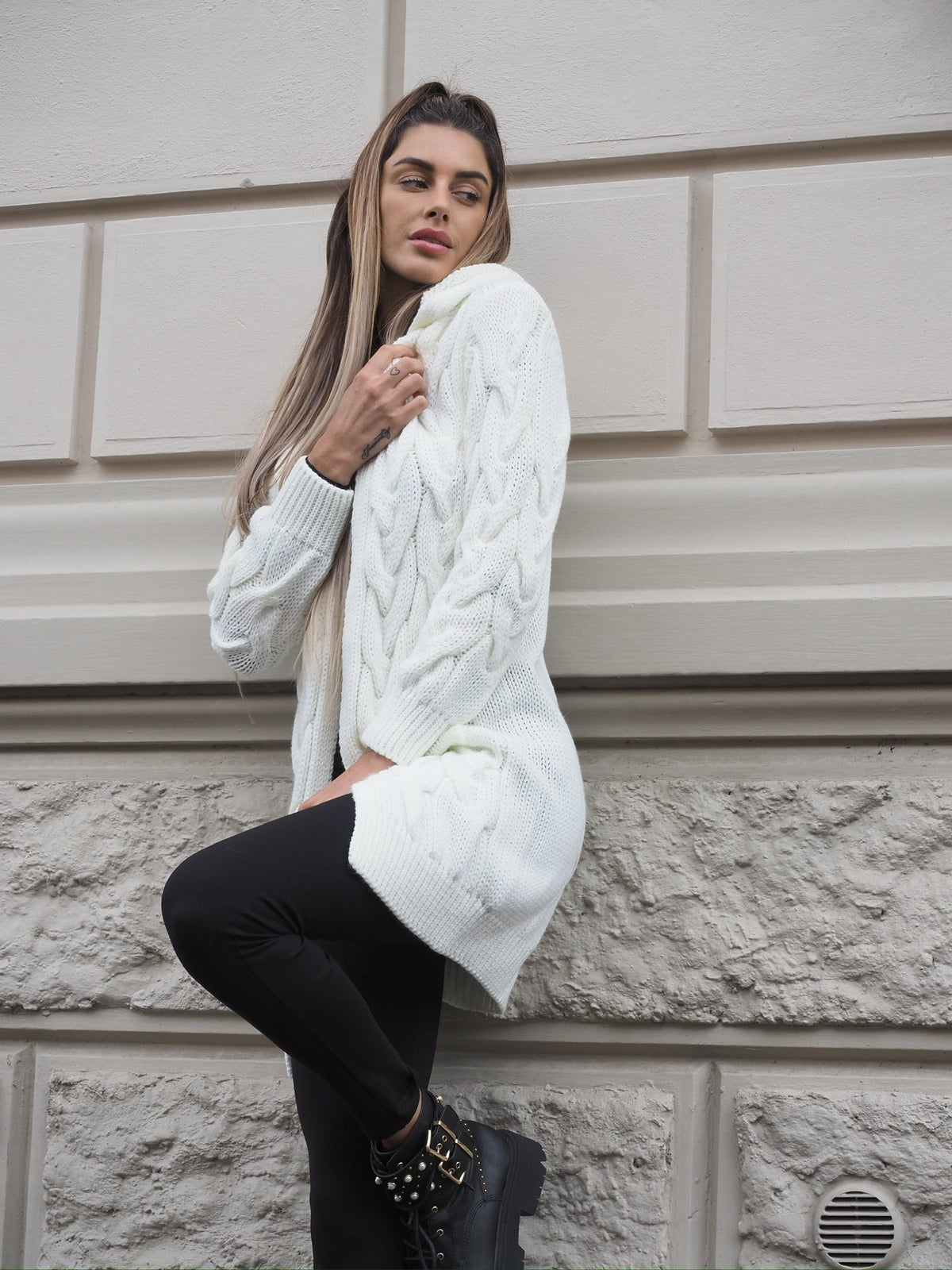 Cardigan bianco a trecce