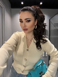 Maglioncino beige a V con bottoni gioiello