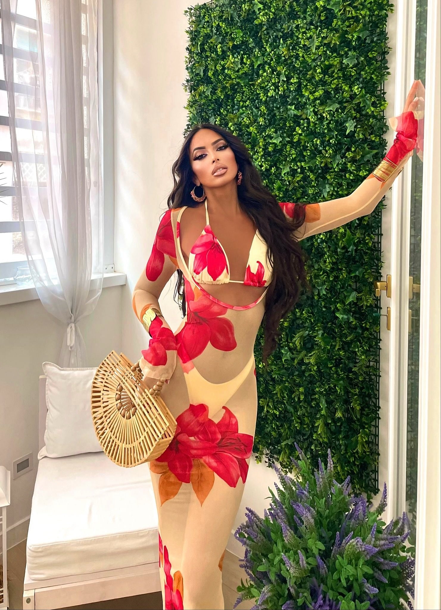 Bikini floreale tre pezzi con pareo lungo giallo