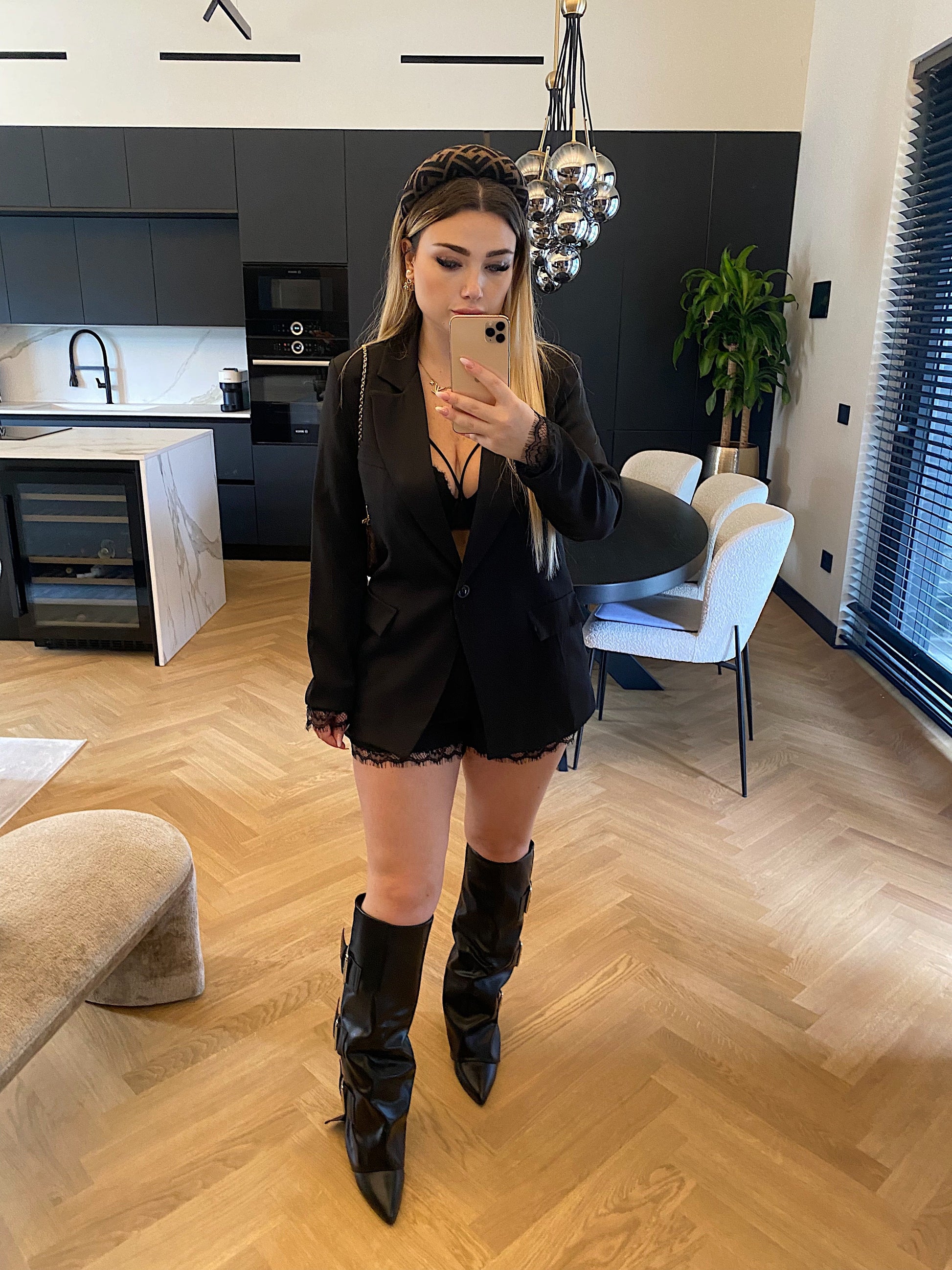 Short in pizzo