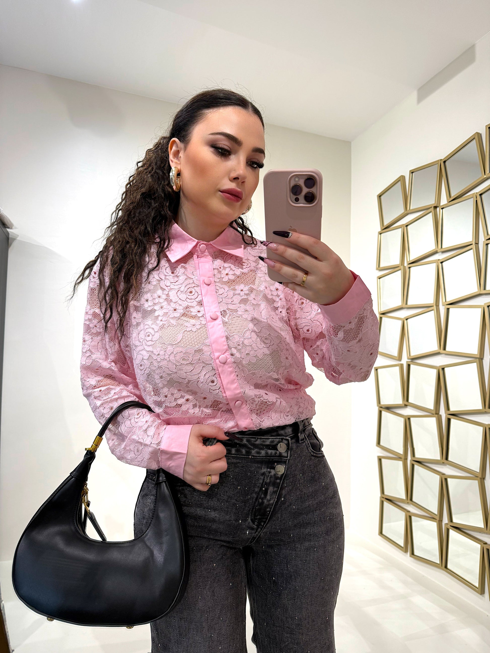 Camicia rosa in pizzo
