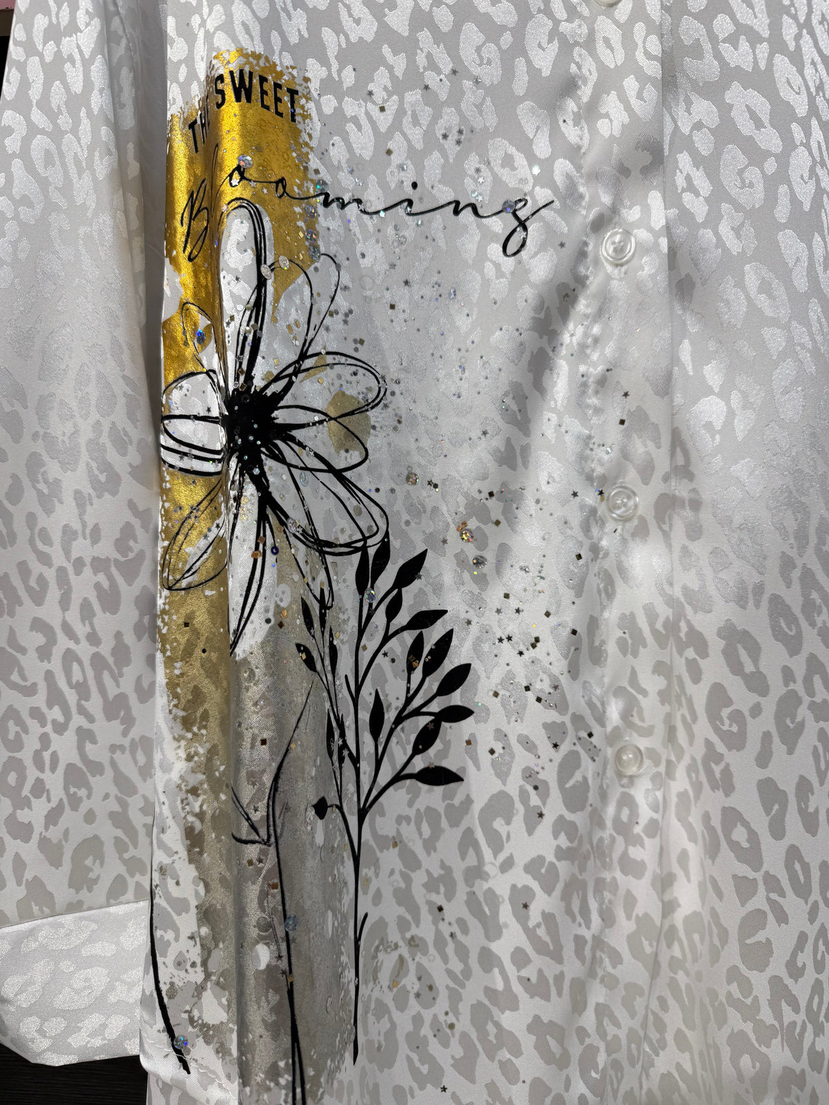 Camicia bianca animalier con stampa e strass
