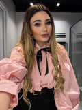 Camicia rosa con fiocco