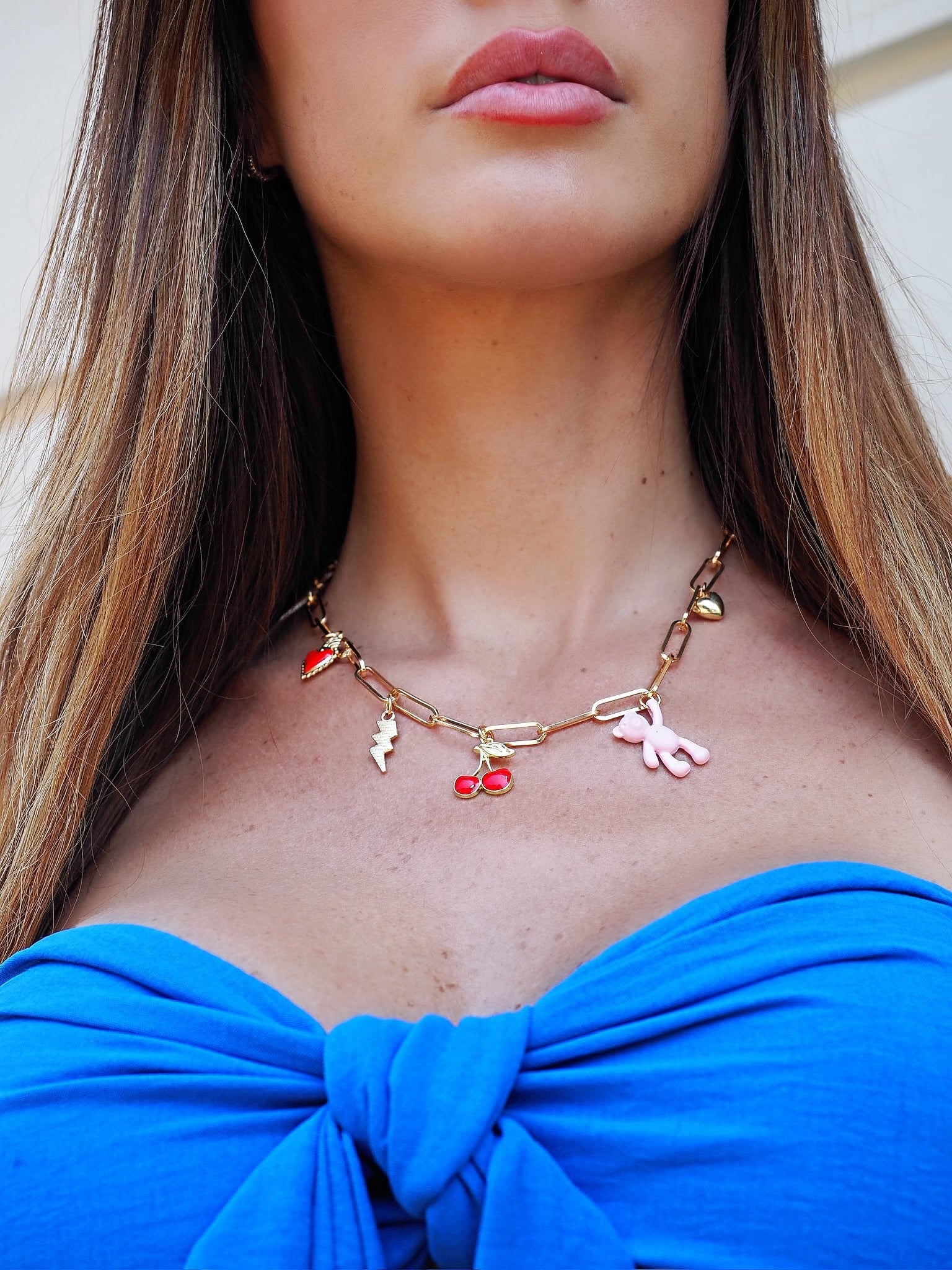 Collana con fulmine e ciliegia