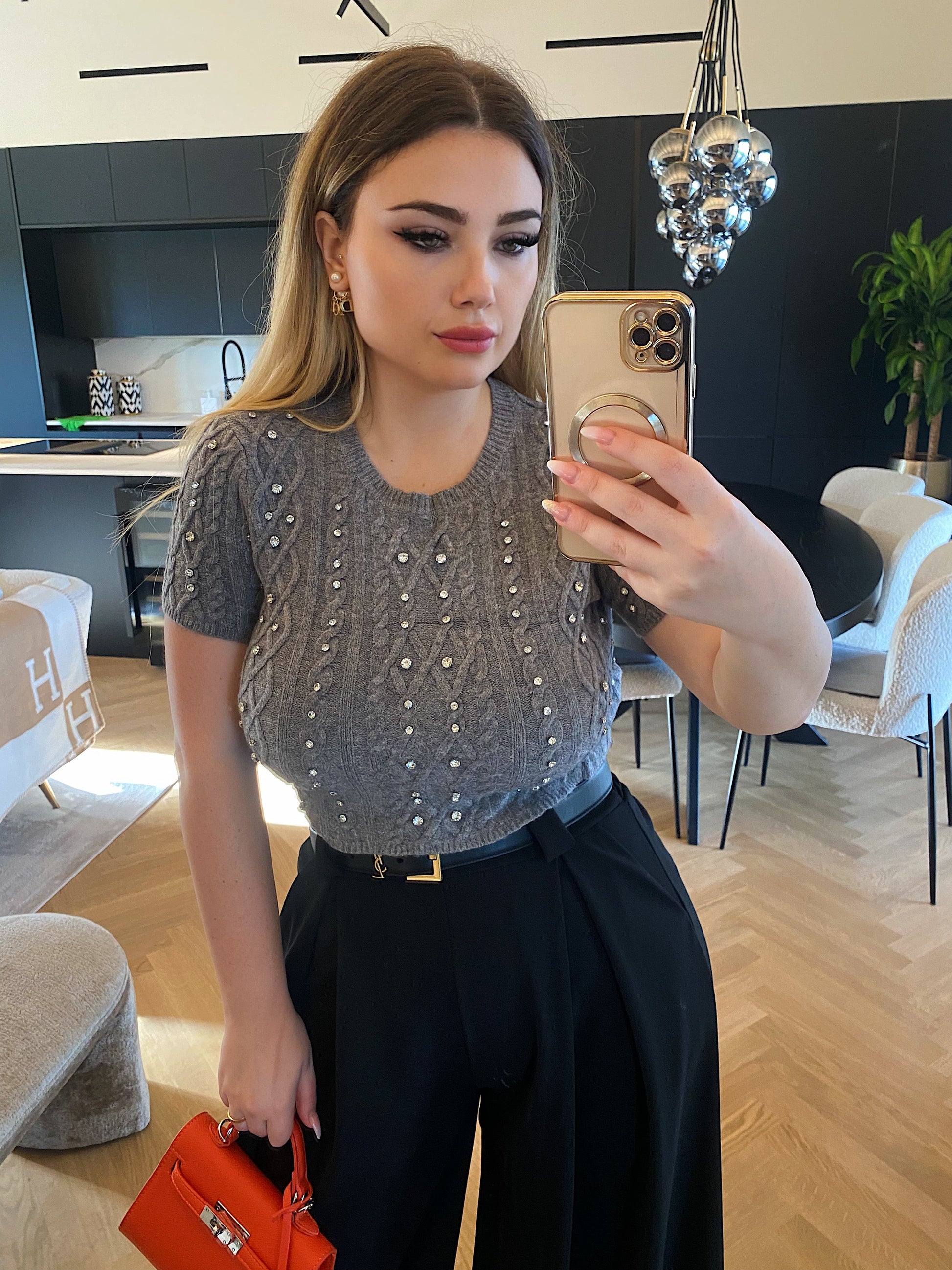 Maglioncino crop grigio a trecce con strass