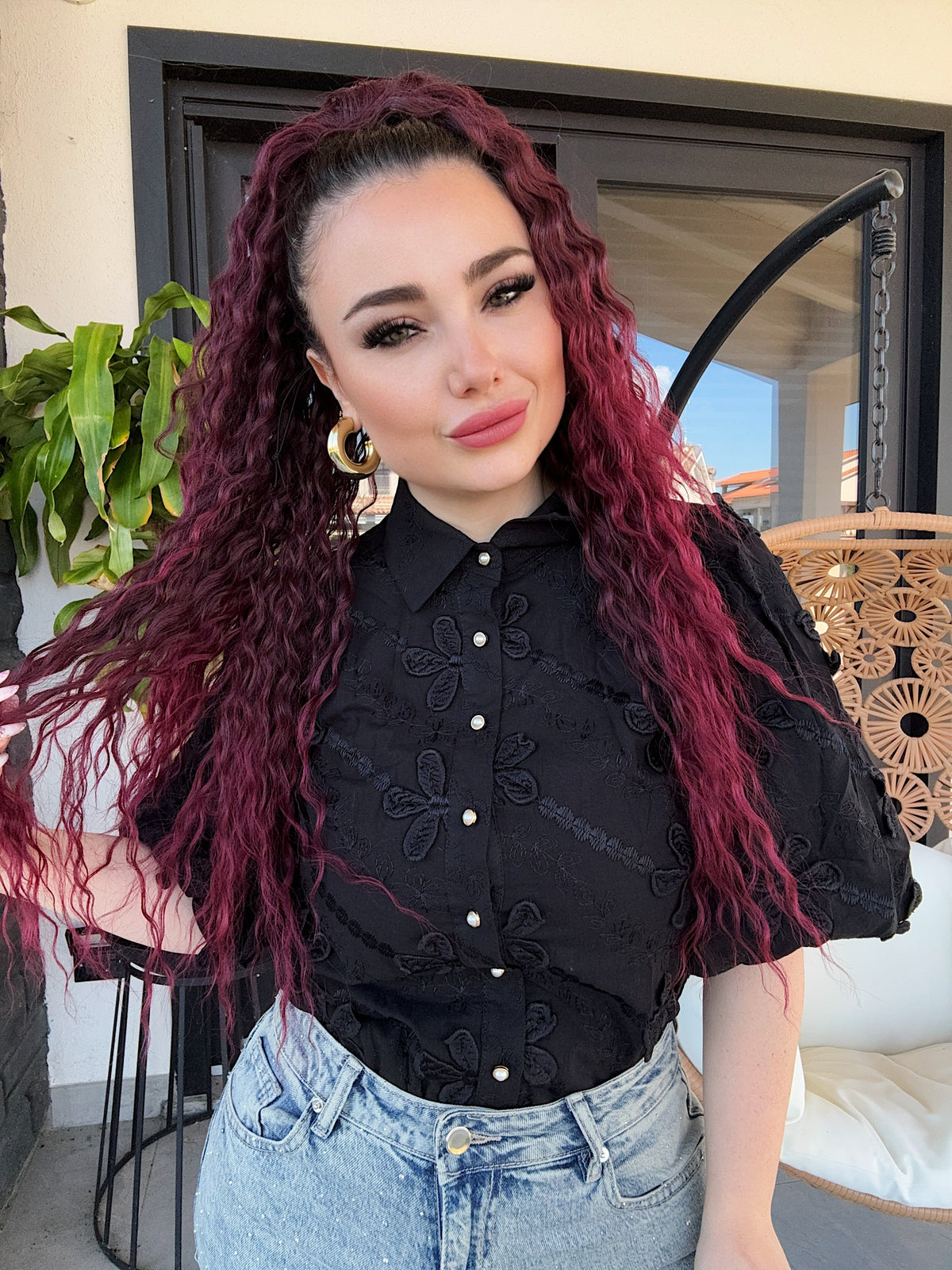 Camicia con fiori ricamati