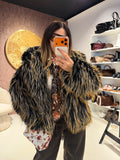 Pelliccia Ecologica con Dettaglio Nero – Oversize Glam