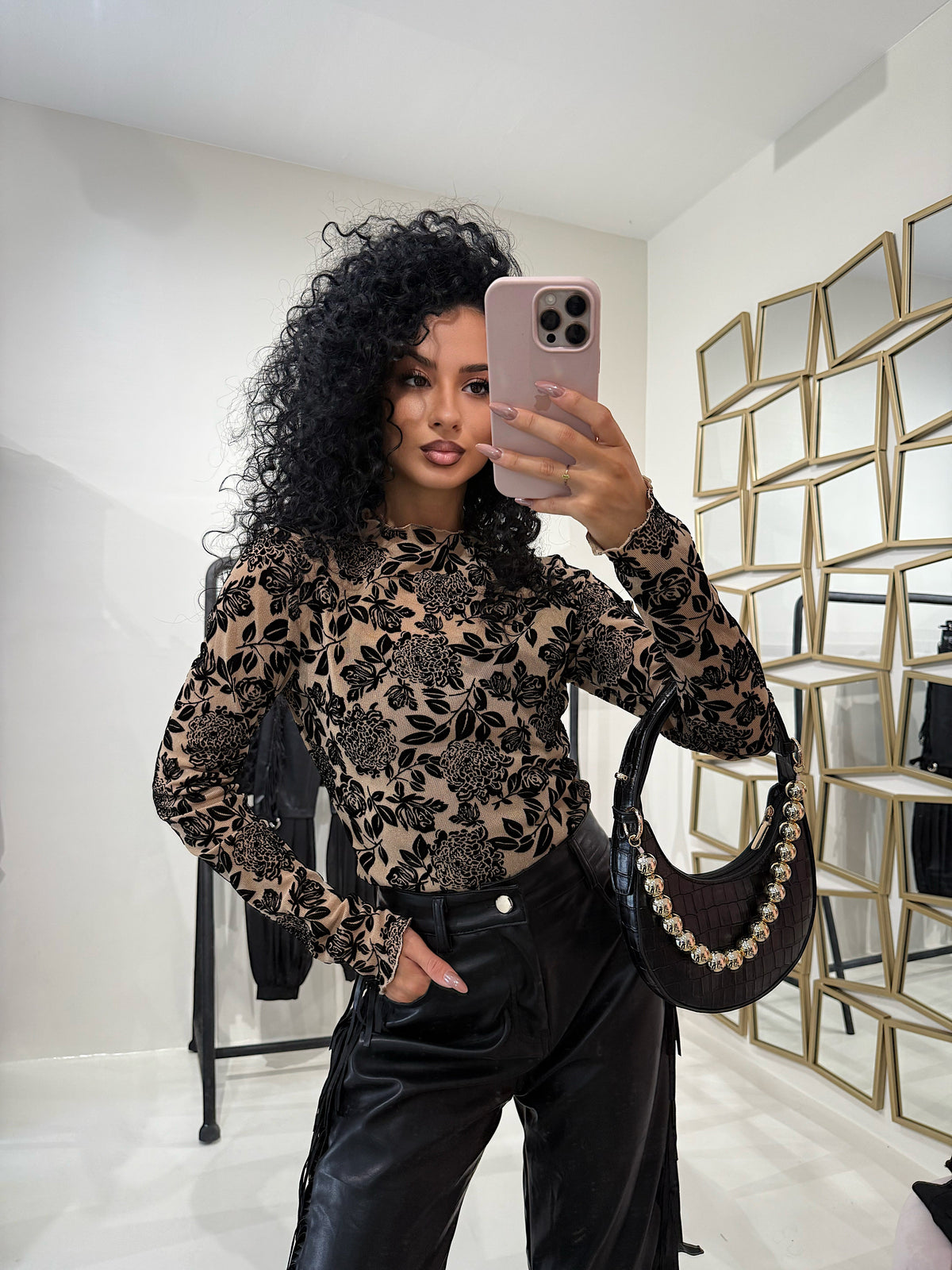 Maglia con ricamo fiori
