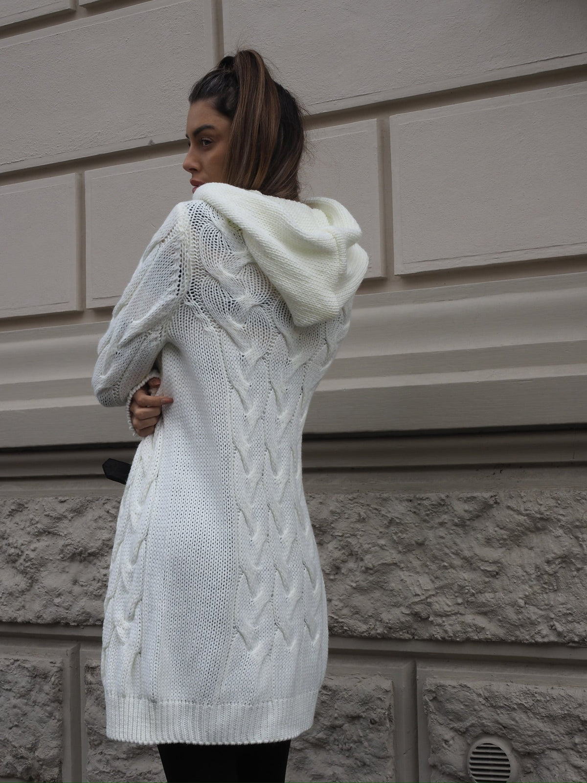 Cardigan bianco a trecce