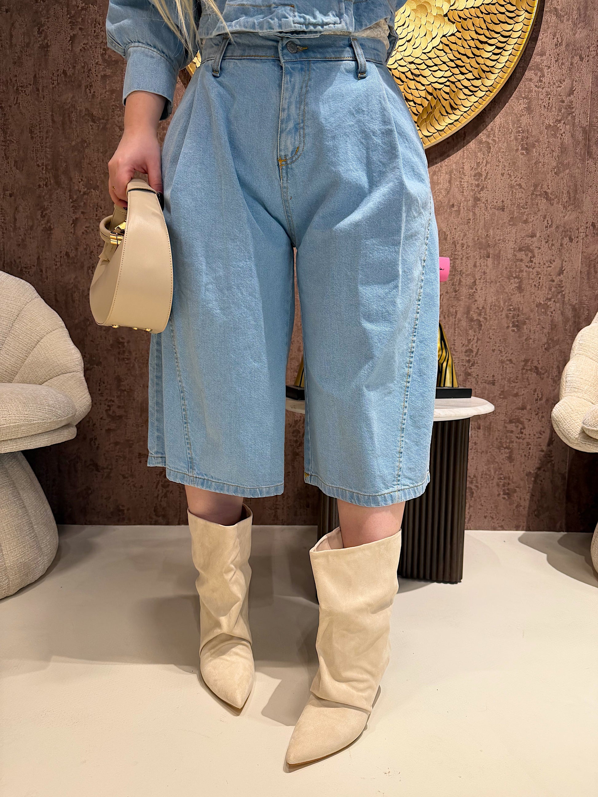 Giacca e pantalone in jeans con cintura