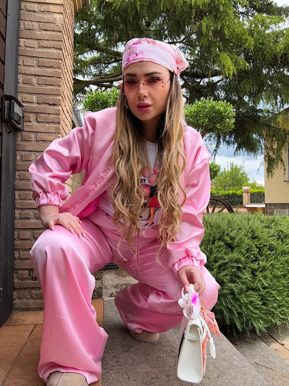 Bomber e pantalone rosa