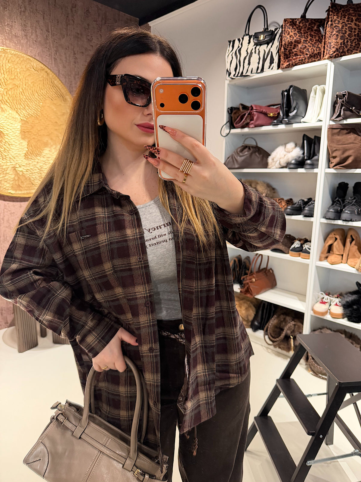 Camicia sfumatura marrone con canotta inclusa