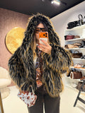 Pelliccia Ecologica con Dettaglio Nero – Oversize Glam