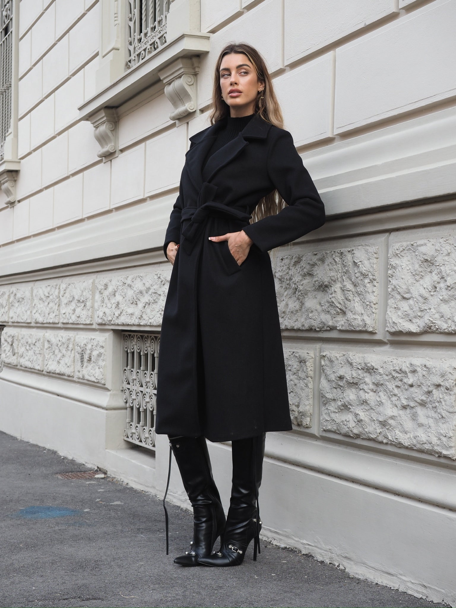 Cappotto nero con cintura