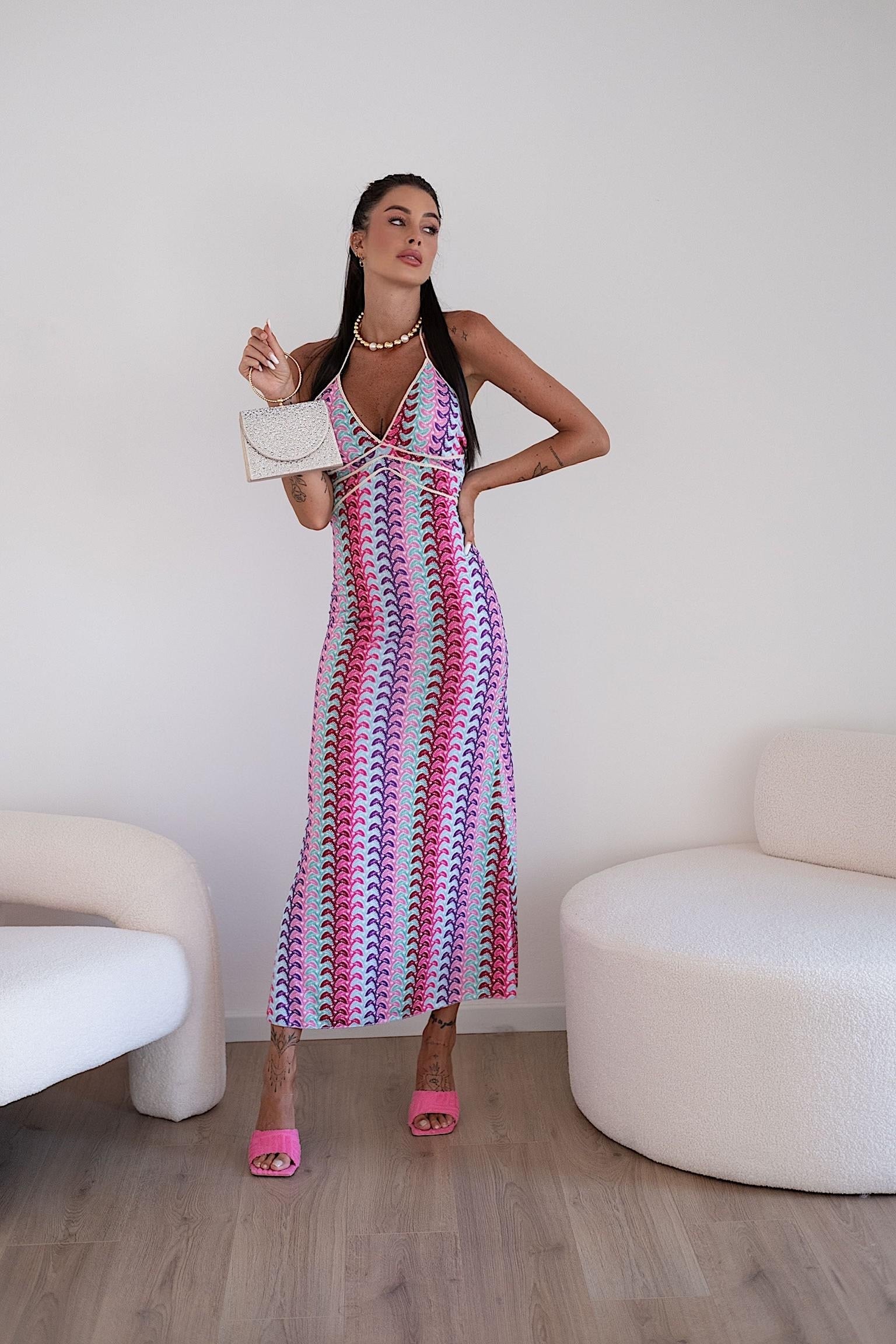 Abito con sfumature rosa