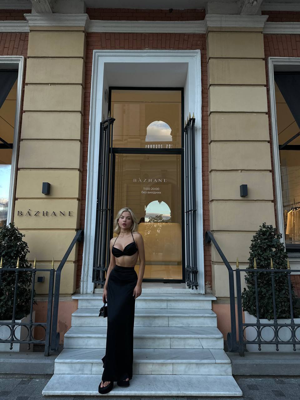 Completo due pezzi top e gonna longuette nero