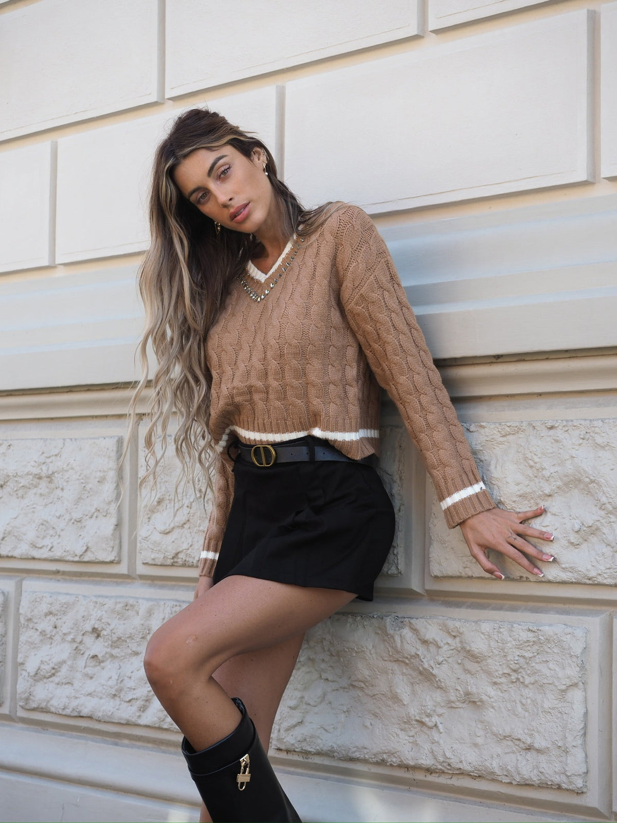 Maglione Camel con scollo e strass
