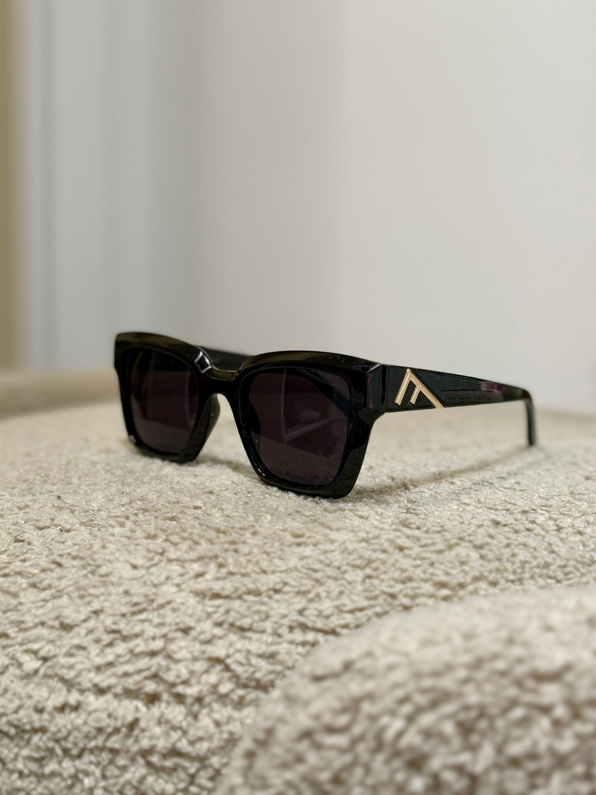 Occhiale nero con F