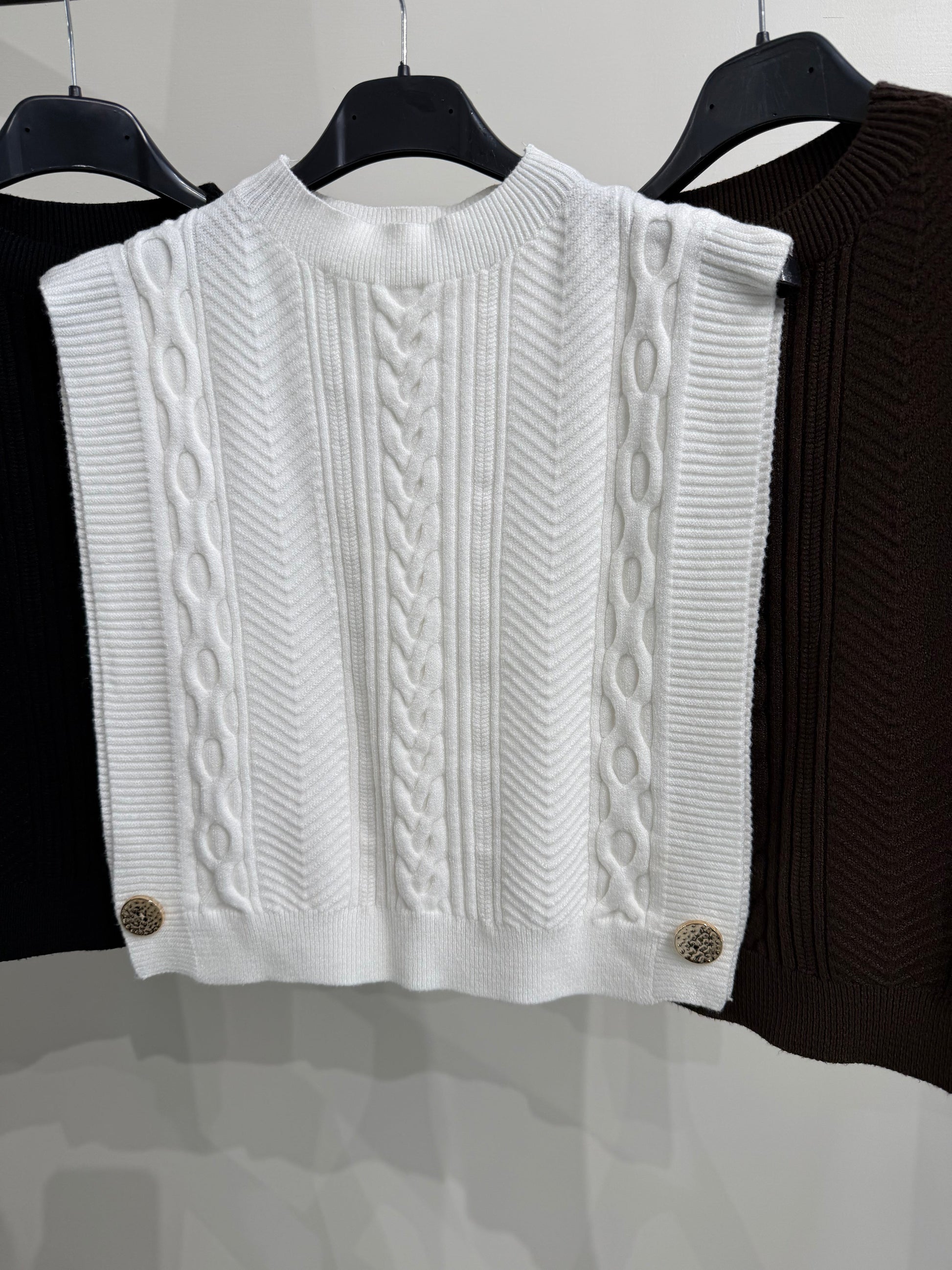 Smanicato crop a trecce con bottoni oro