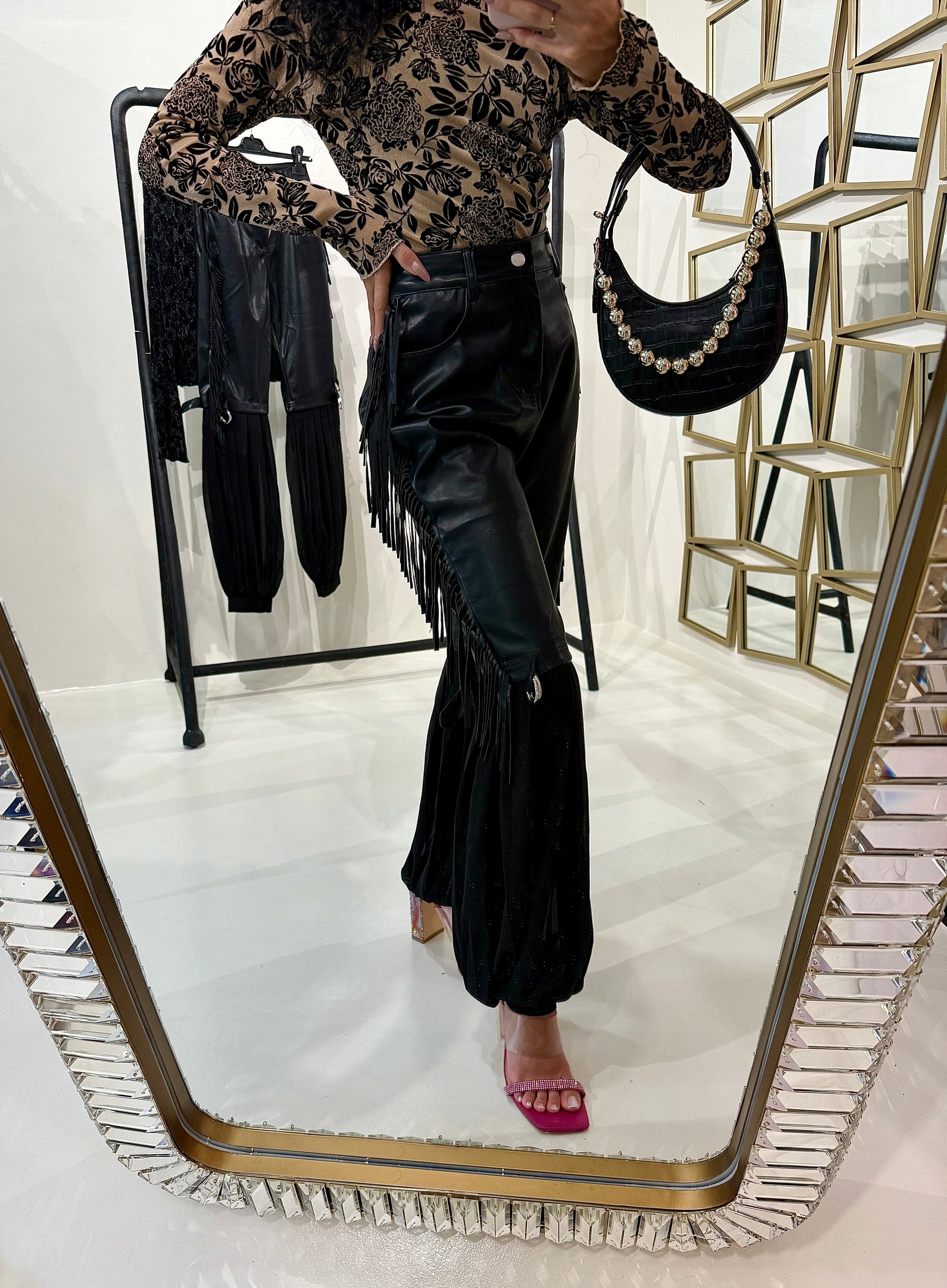 Pantalone in ecopelle con frange