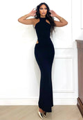 Abito lungo nero con choker e apertura laterale