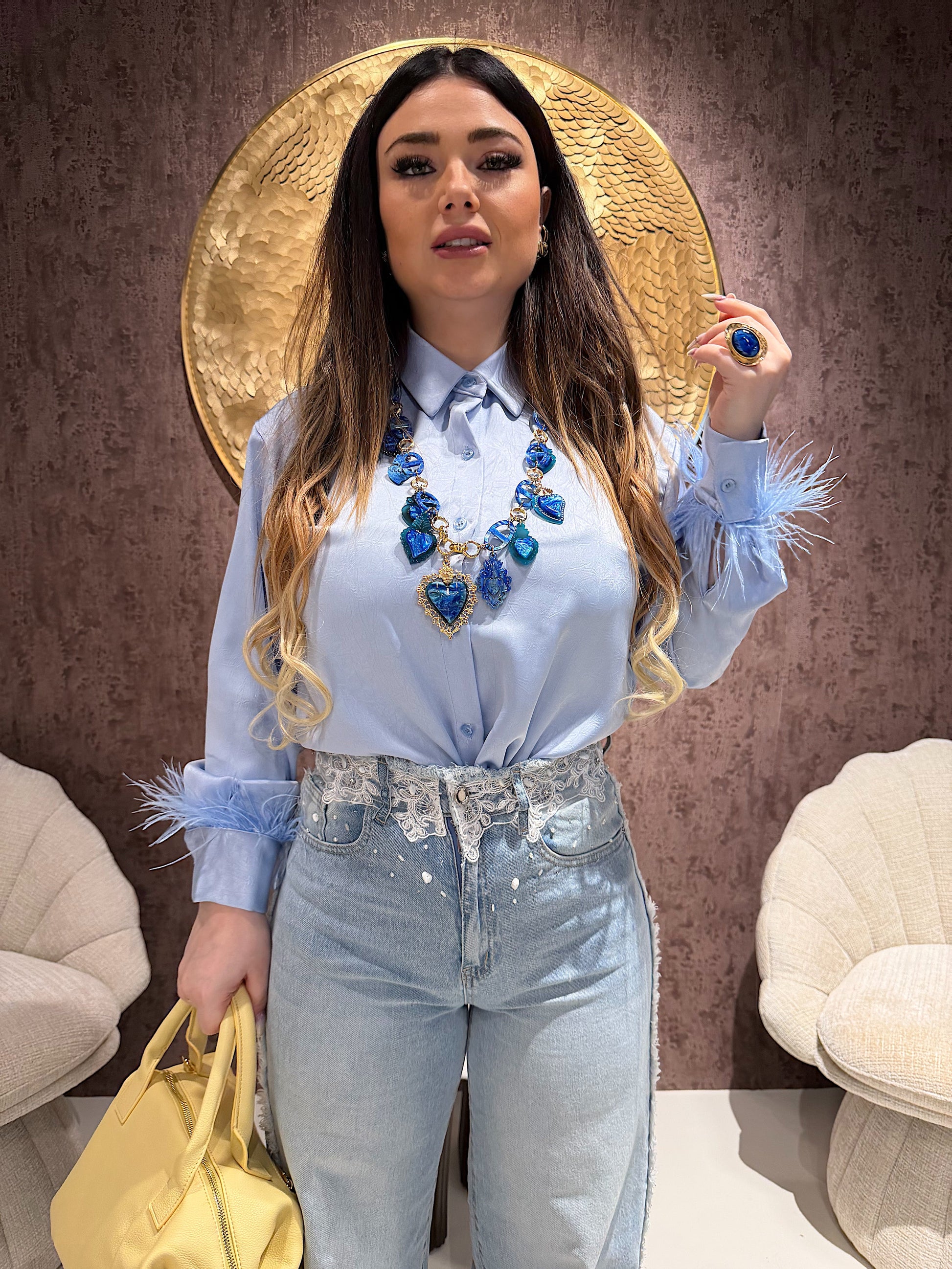 Camicia con dettaglio piume