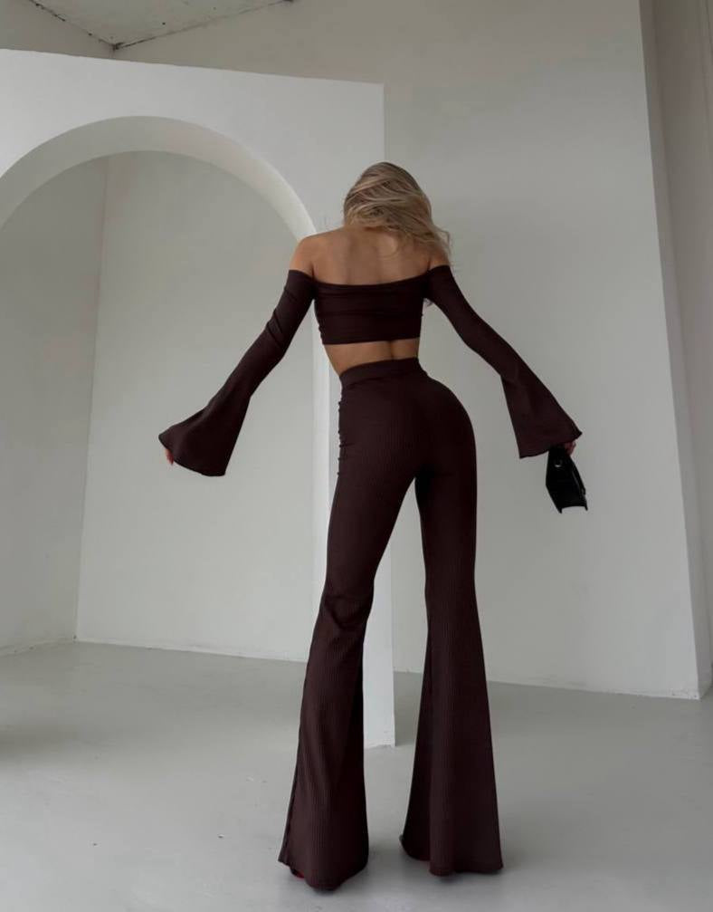 Due pezzi top e pantalone moka