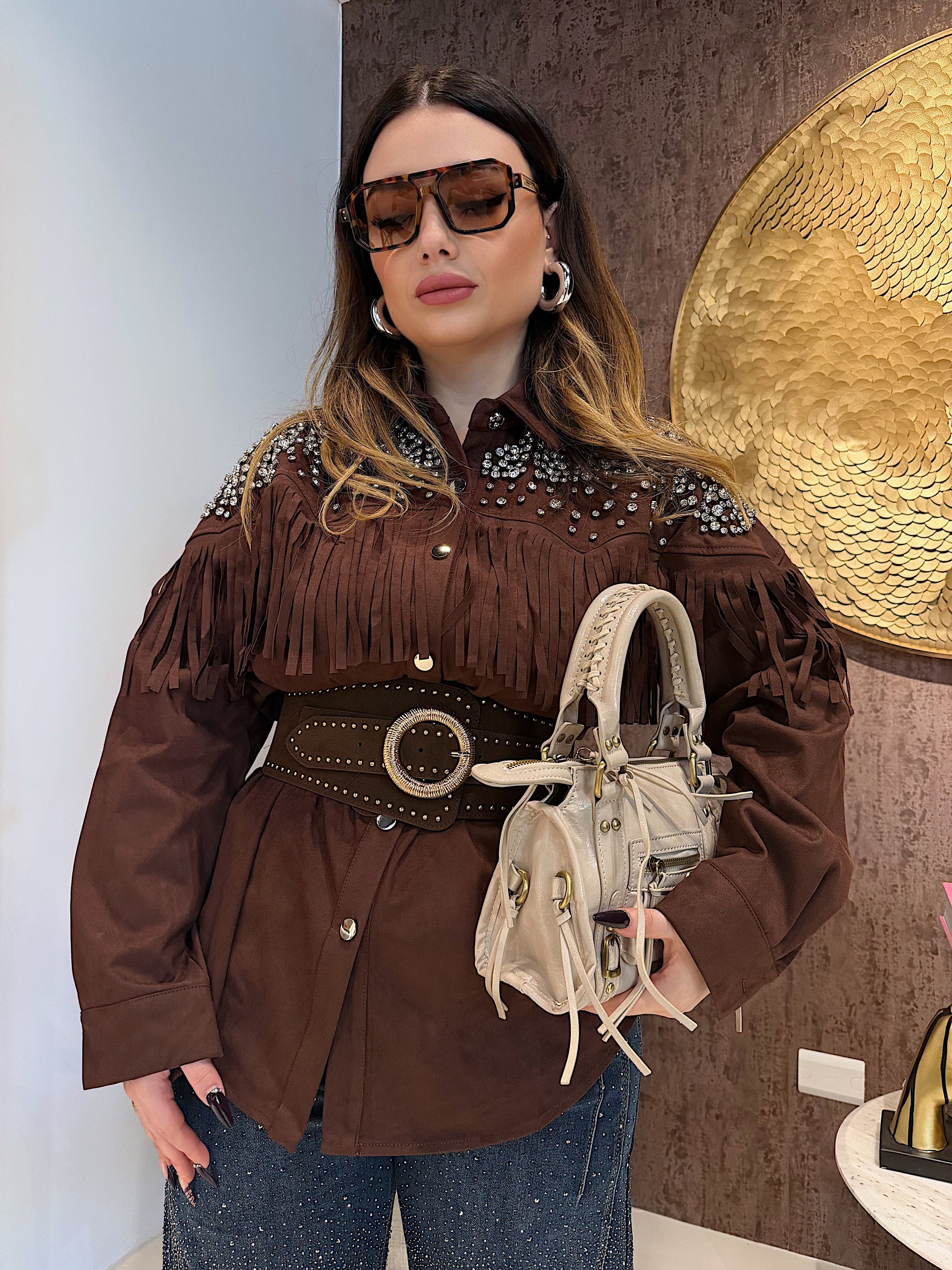 Giacca in camoscio con frange e strass marrone