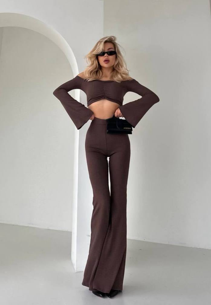 Due pezzi top e pantalone moka