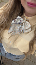 Camicia gialla con dettaglio bianco