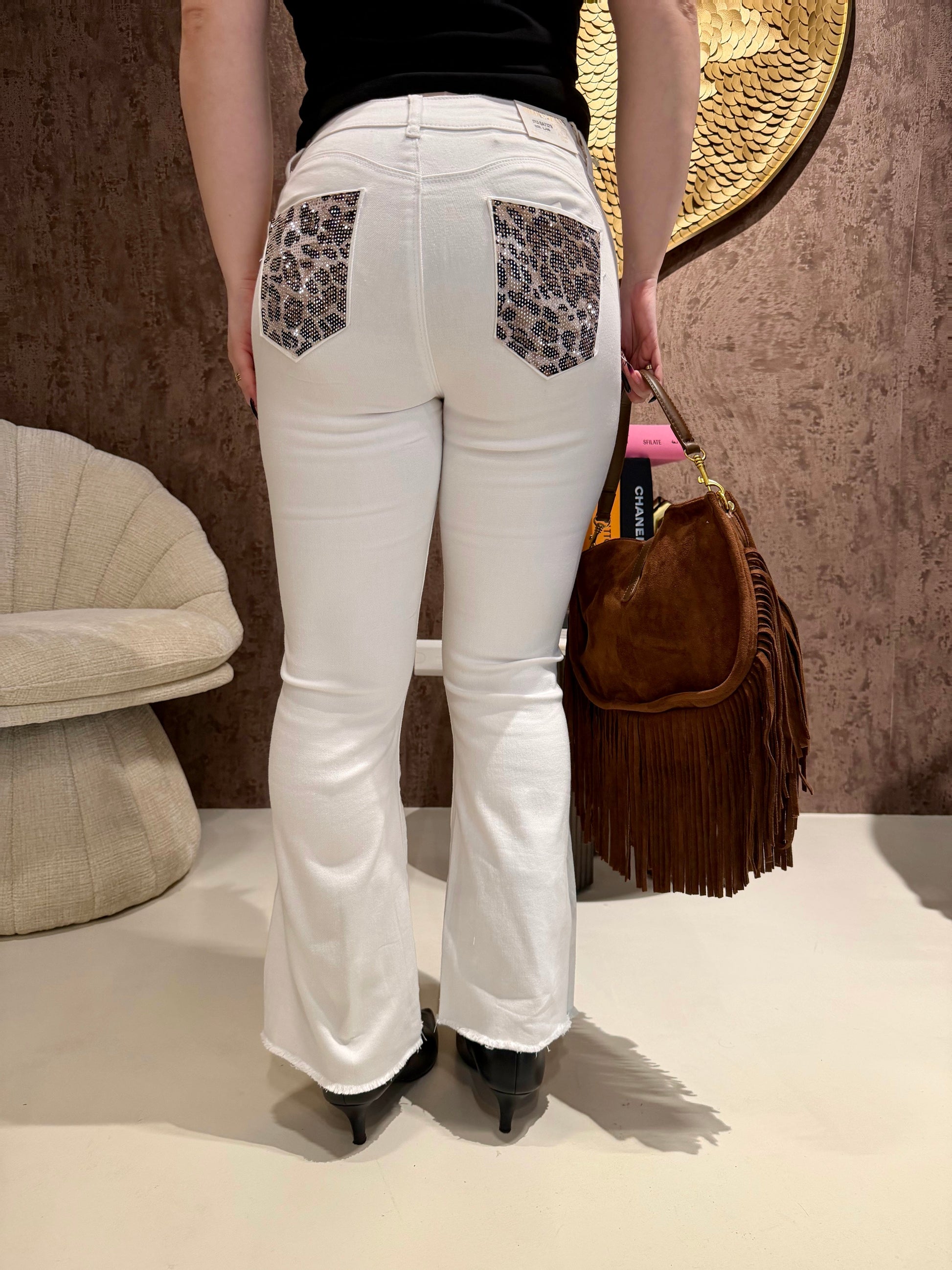 Jeans con tasca glitter maculata