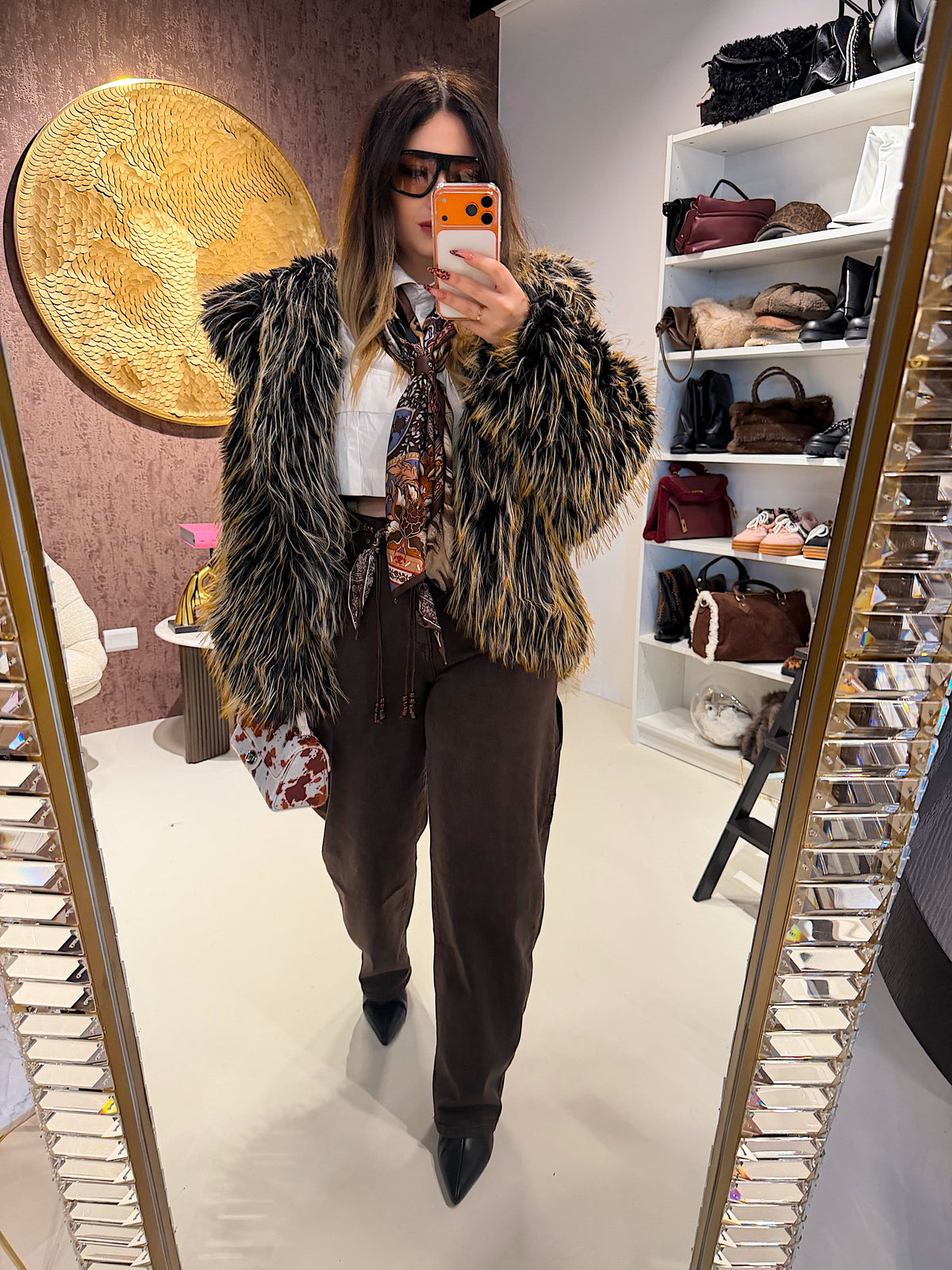 Pelliccia Ecologica con Dettaglio Nero – Oversize Glam