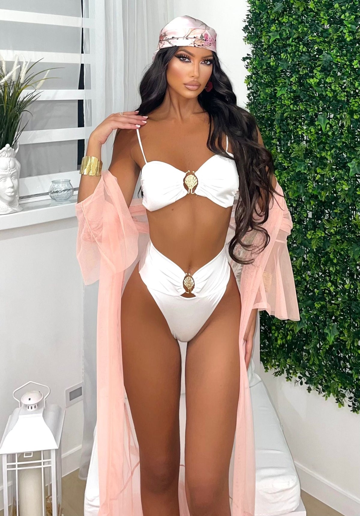 Bikini bianco con conchiglia