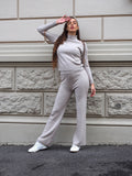 Completo basic maglia e pantalone beige