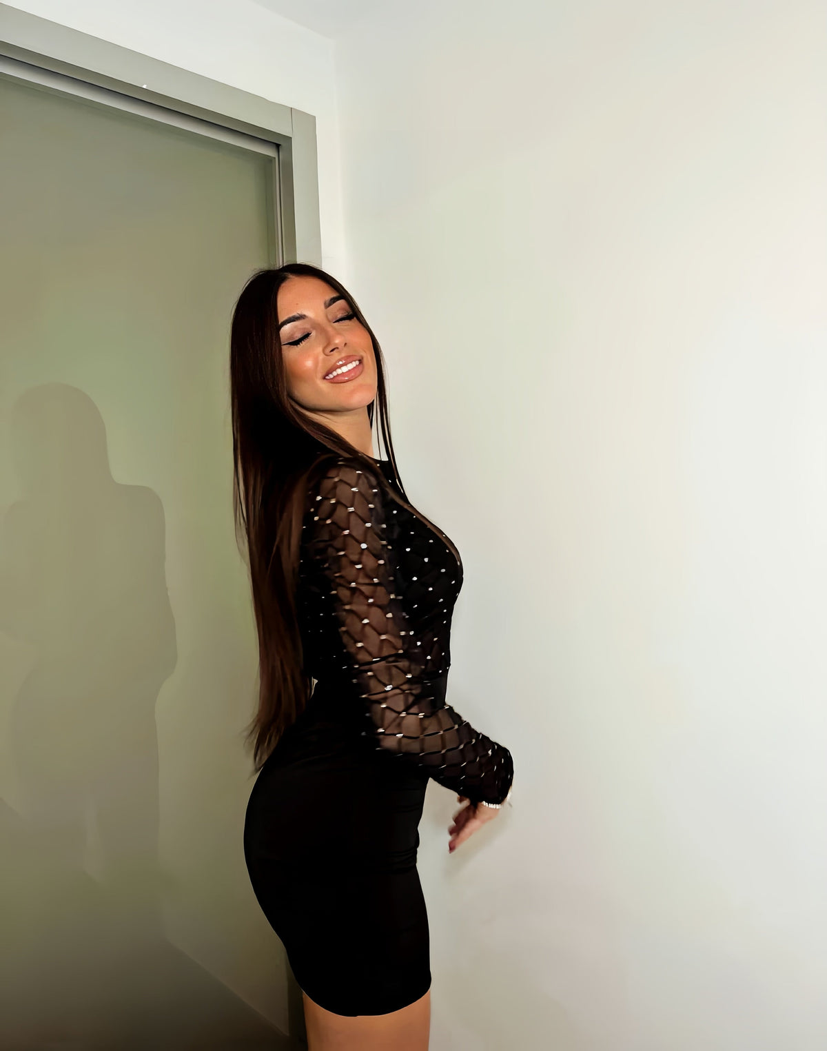 Abito nero con trasparenze e glitter