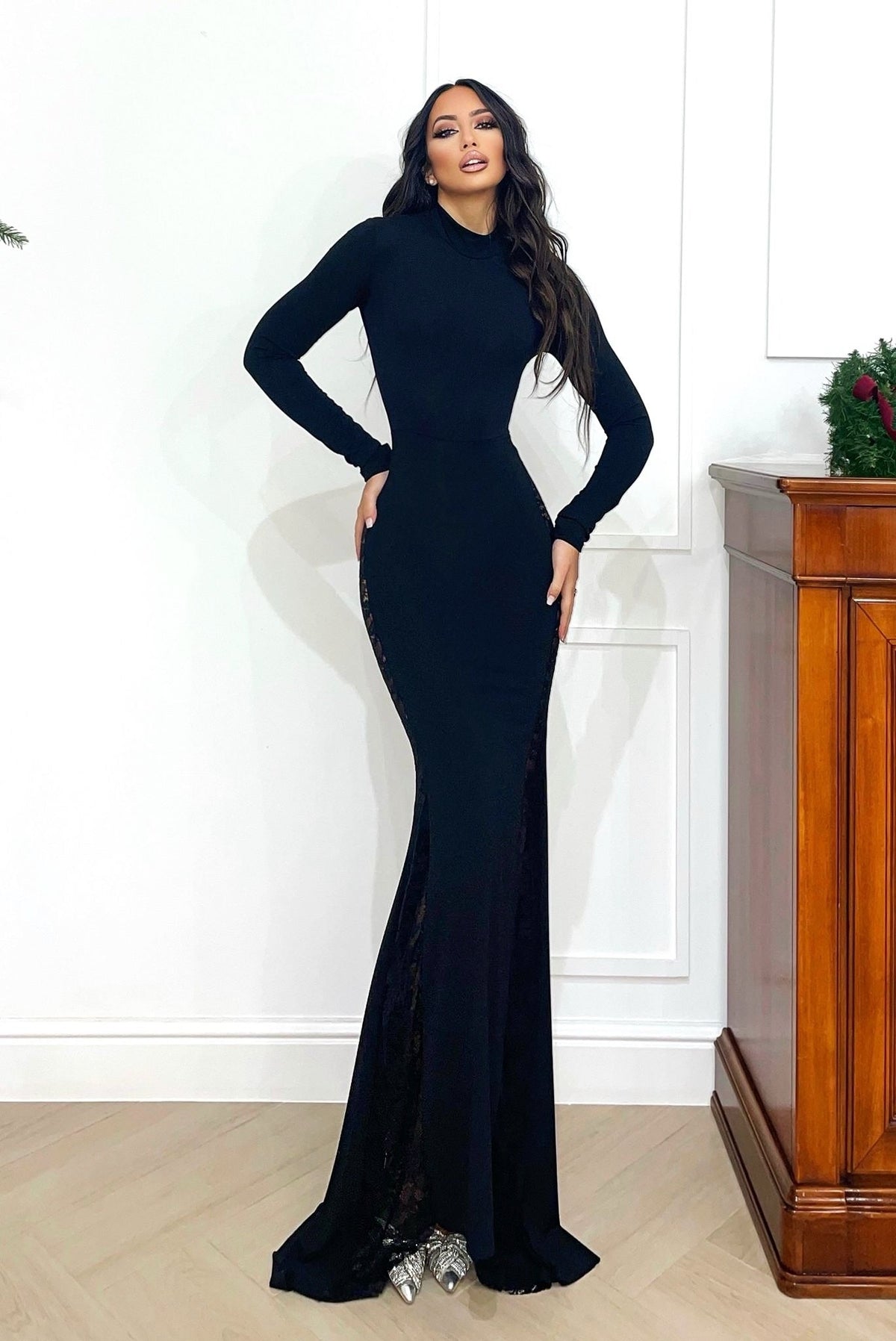 Abito a sirena nero con pizzo