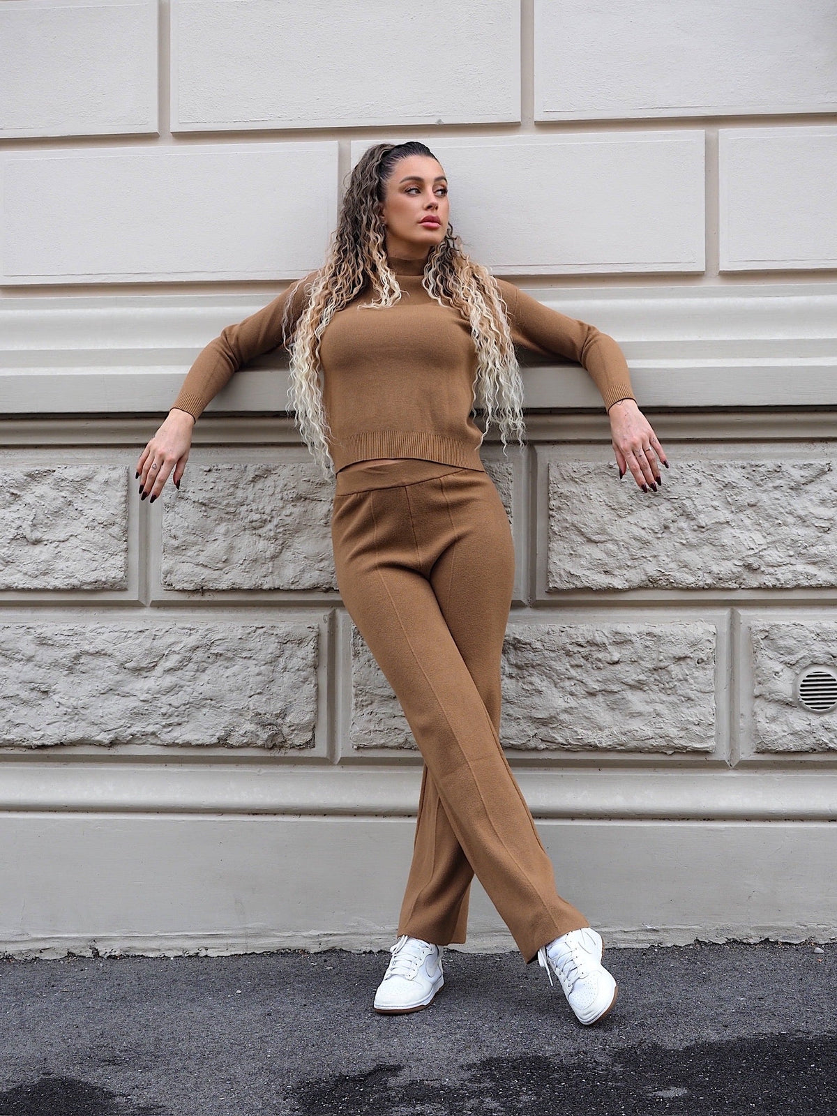 Completo basic maglia e pantalone Camel